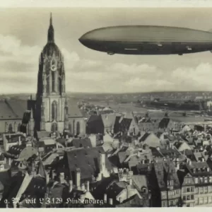 Zeppelín  pasando por Franffurt el 23-1-29. Hindenburg