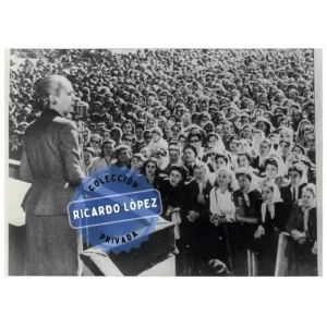 Evita en un acto, con la rama femenina
