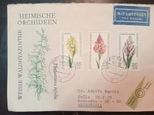 Sobre de Alemania Oriental con Sellos de Orquídeas a Mercedes, Argentina por Correo Aéreo