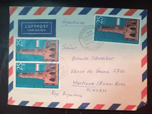 Sobre de Alemania Oriental a Buenos Aires con Sellos de Monumento de Luxemburgo por Correo Aéreo